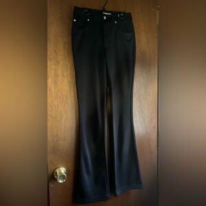 Evolution sz1 black pants with front and back pockets. In perfect condition